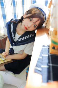 不扣钮的女孩